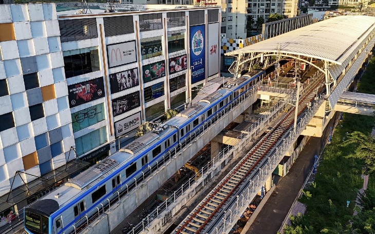 TP.HCM: Ít nhất 50% xe công nghệ và xe của công chức sẽ chuyển sang điện vào năm 2027 - Ảnh 2.