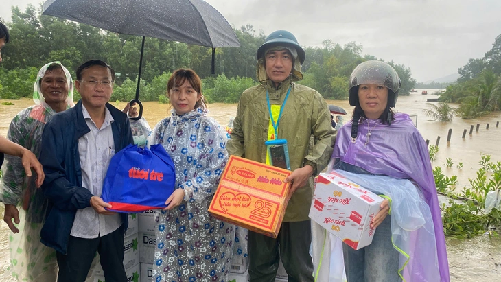 Cứu trợ - Ảnh 4.