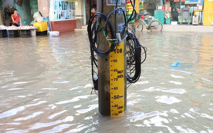 Hà Nội lý giải nguyên nhân đoạn vỉa hè nóng 40-50°C ngay trong tháng 3 - Ảnh 2.