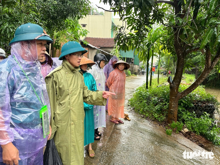 Tìm thấy thi thể của cháu bé bị lũ cuốn ở Huế và thi thể người phụ nữ dưới sông Cà Ninh - Ảnh 3.