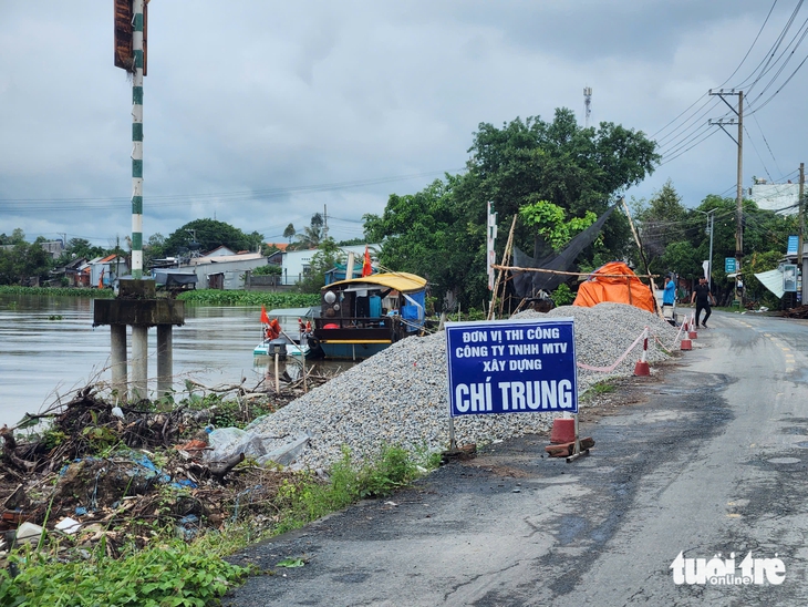 Mưa lũ làm sạt lở bủa vây xã Long Kiến - Ảnh 4.
