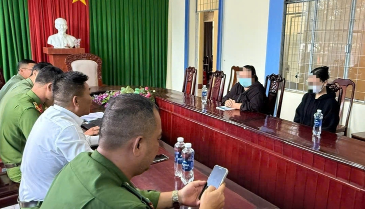 Công an Đắk Lắk xử lý hai phụ nữ loan tin đồn bắt cóc- Ảnh 1. Công an Đắk Lắk xử lý hai phụ nữ loan tin đồn bắt cóc- Ảnh 1.