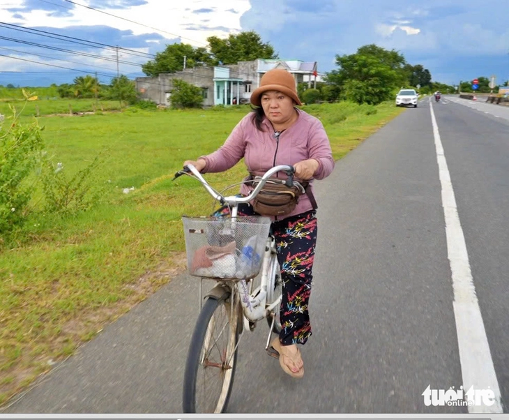 Con mẹ Út 'vé số' đậu ĐH Kinh tế TP.HCM, đoạt giải nhất sáng tạo tỉnh - Ảnh 2.