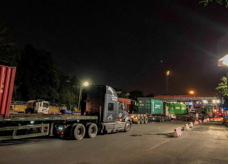 Ùn tắc ở cảng Cát Lái - Phú Hữu: TP.HCM điều phối sản lượng hàng hóa để phù hợp năng lực hạ tầng - Ảnh 1.