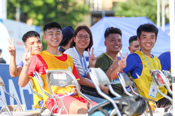 Giải bóng đá công nhân, viên chức Việt Nam 2025: Đại diện thủ đô 'chạy đà' hứng khởi - Ảnh 3. hà nội - Ảnh 3.