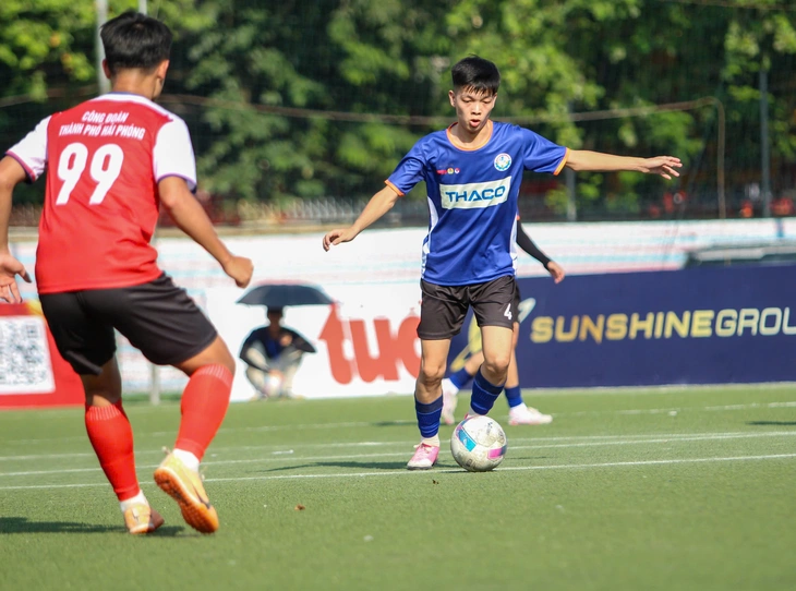 Giải bóng đá công nhân, viên chức Việt Nam 2025: Đại diện thủ đô 'chạy đà' hứng khởi - Ảnh 1. hà nội - Ảnh 1.