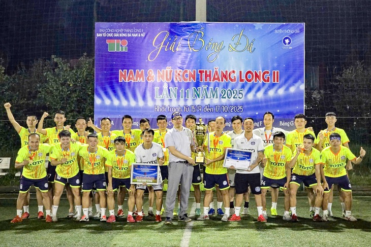 Giải bóng đá công nhân, viên chức Việt Nam 2025: Đại diện thủ đô 'chạy đà' hứng khởi - Ảnh 2. hà nội - Ảnh 2.