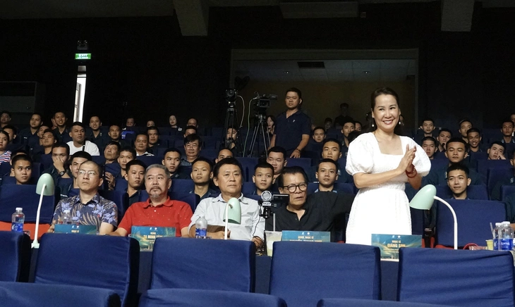 'Nhớ mùa thu Hà Nội' của Trịnh Công Sơn là một trong 50 ca khúc tiêu biểu 50 năm qua - Ảnh 3. 'Nhớ mùa thu Hà Nội' của Trịnh Công Sơn là một trong 50 ca khúc tiêu biểu 50 năm qua - Ảnh 3.