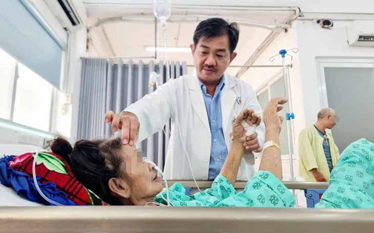 Vượt 'cửa tử' đột quỵ nhưng lại bỏ ngỏ phục hồi chức năng - Ảnh 2.