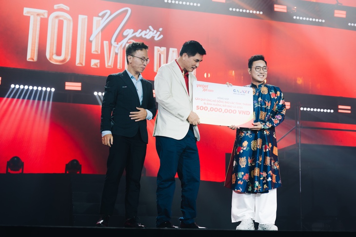 Tự Long và 24 nghệ sĩ Việt quyên tiền ủng hộ đồng bào vùng bão lũ - Ảnh 2. bão lũ - Ảnh 2.