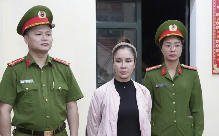 Khởi tố 3 nghi phạm bán hóa đơn khống hơn 28 tỉ đồng về cát, đá - Ảnh 2.