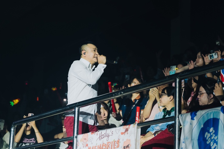 Tự Long và 24 nghệ sĩ Việt quyên tiền ủng hộ đồng bào vùng bão lũ - Ảnh 4. bão lũ - Ảnh 4.