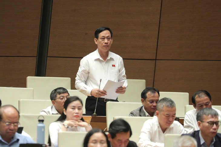 Đại biểu Quốc hội: Cán bộ cấp xã lúng túng vì nhiều vấn đề chưa được phân cấp - Ảnh 2.