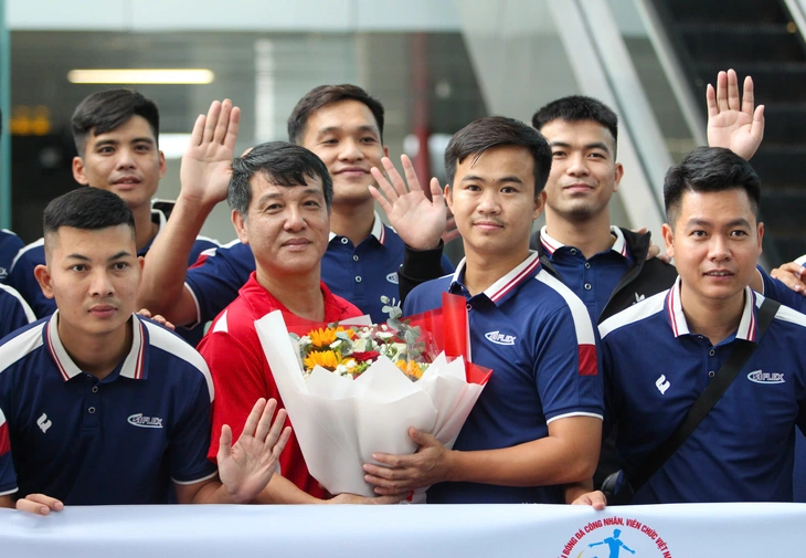 Các đội bóng đến TP.HCM tham dự vòng chung kết - Ảnh 3.