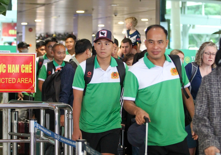 Các đội bóng đến TP.HCM tham dự vòng chung kết - Ảnh 1.