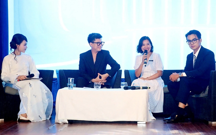 Anh: Nhiều nam sinh tìm đến AI để có... 'bạn gái ảo' tâm sự và trị liệu tâm lý - Ảnh 3.