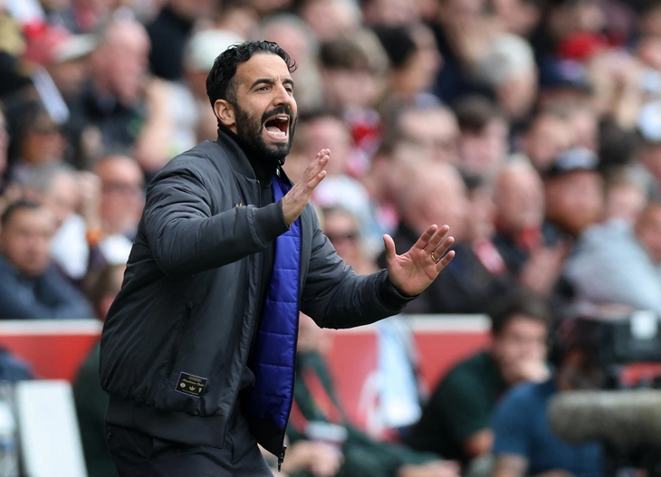 HLV Amorim: Man Utd thiếu những ‘gã điên’ trên sân cỏ - Ảnh 1.