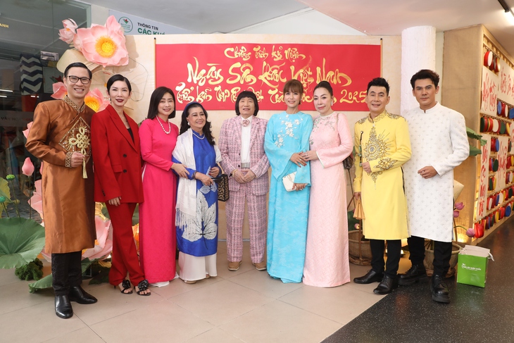 Xin chữ thư pháp miễn phí tại Nhà văn hóa Thanh niên TP.HCM - Ảnh 7.