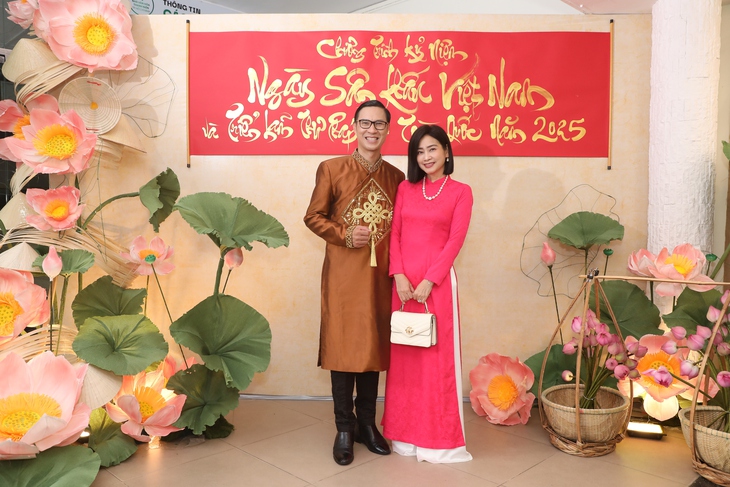 Xin chữ thư pháp miễn phí tại Nhà văn hóa Thanh niên TP.HCM - Ảnh 6.