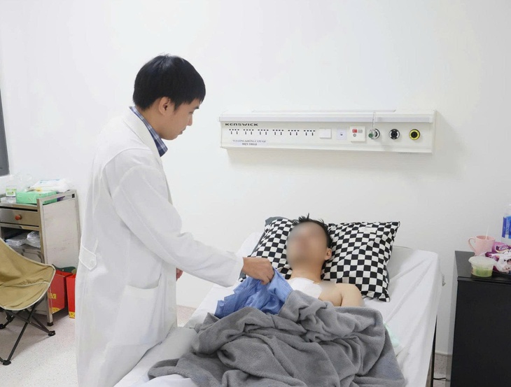 Kích hoạt báo động đỏ, cứu bệnh nhân vỡ tim nặng trong gang tấc - Ảnh 1.