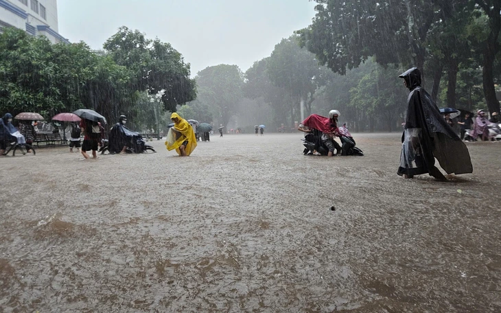 'Đặc biệt rút kinh nghiệm' sau bão Bualoi, Hà Nội triển khai giải pháp chống ngập trước bão Matmo - Ảnh 2.