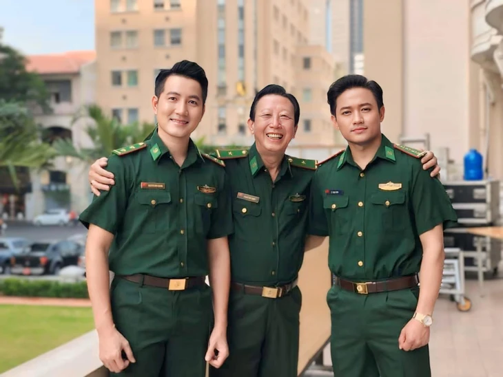 Con trai nhạc sĩ Thế Hiển đăng cả ngàn ảnh tiễn biệt ba - Ảnh 3.