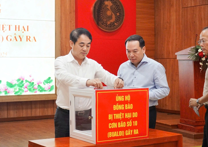 Khánh Hòa phát động quyên góp ủng hộ đồng bào vùng bão số 10 - Ảnh 1.