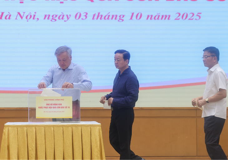 Thủ tướng ủng hộ đồng bào bị thiệt hại do bão lũ - Ảnh 3.