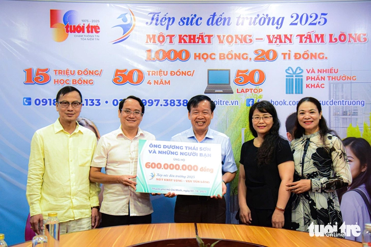 Ông Dương Thái Sơn trao 'Tiếp sức đến trường' 600 triệu đồng: Chương trình của Tuổi Trẻ quá nhân văn - Ảnh 4.