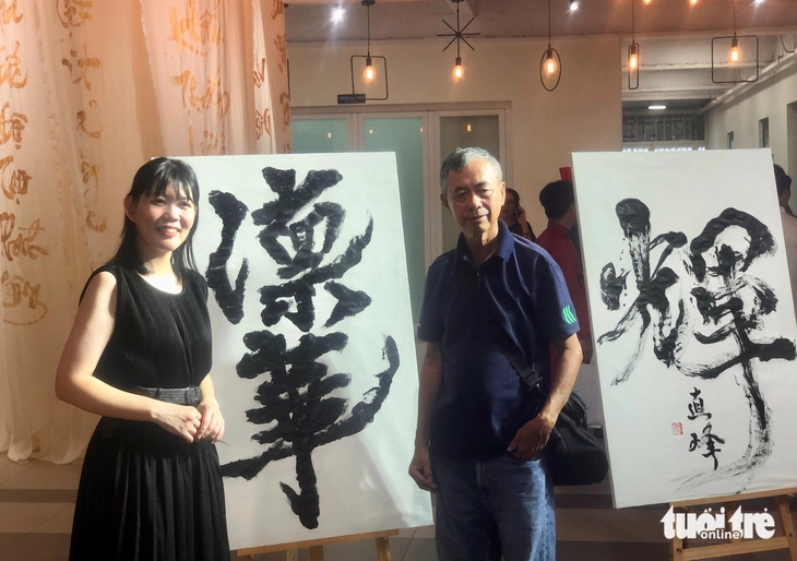 Xin chữ thư pháp miễn phí tại Nhà văn hóa Thanh niên TP.HCM - Ảnh 2.