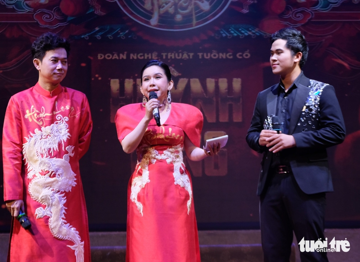 Con trai nghệ sĩ Chiêu Hùng đang chạy Grab, Bình Tinh tặng cát sê, nhận về đoàn Huỳnh Long - Ảnh 1.