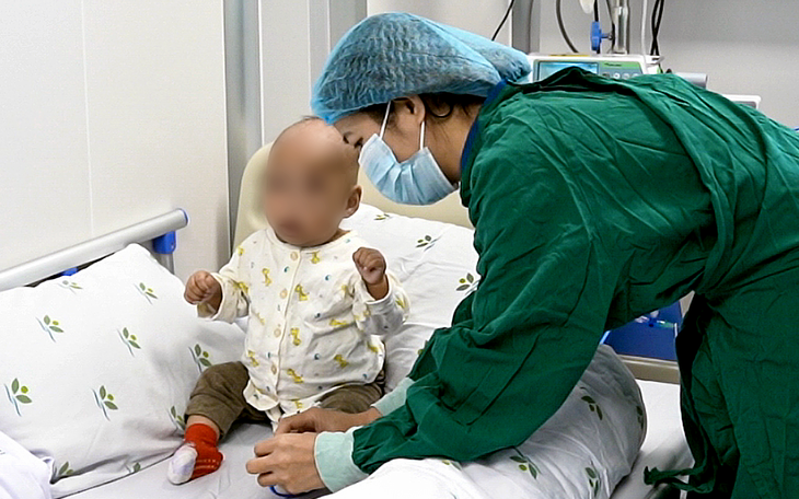 Bệnh viện Nhi đồng 1 lần đầu ghép tế bào gốc cứu sống bệnh nhi H'Mông suy tủy nặng - Ảnh 4.