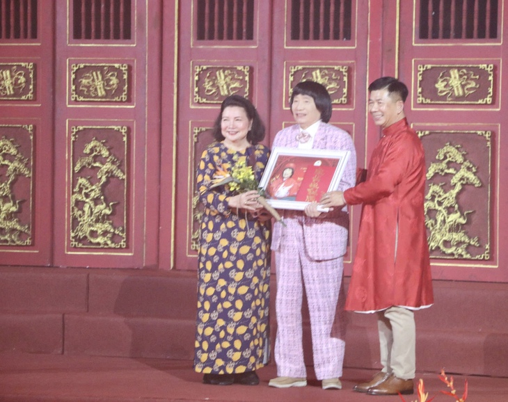 Xin chữ thư pháp miễn phí tại Nhà văn hóa Thanh niên TP.HCM - Ảnh 9.