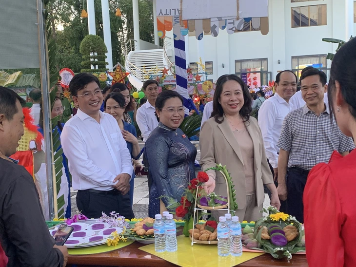 Phó chủ tịch nước thăm tặng quà Tết Trung thu tại Cần Thơ - Ảnh 3.