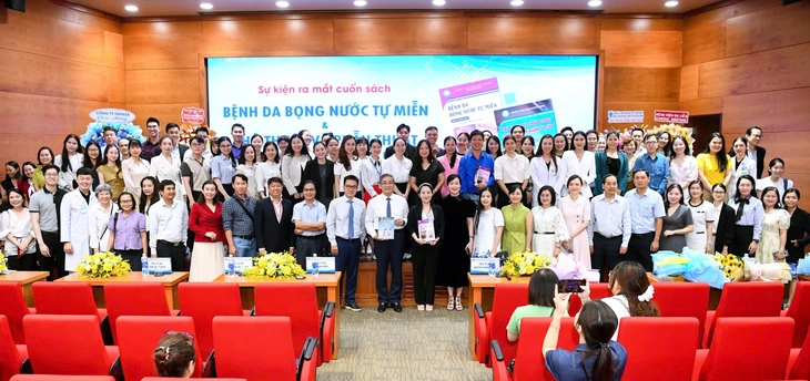 Bệnh viện ĐH Y Dược TP.HCM ra mắt hai ấn phẩm chuyên khoa da liễu - Ảnh 3.