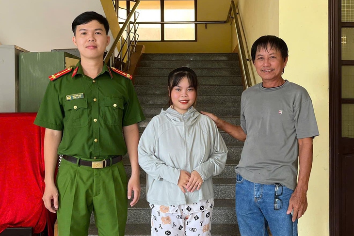Nhận 45 triệu đồng chuyển khoản nhầm, cô gái trẻ nhờ công an phường trả lại ngay trong ngày - Ảnh 1.
