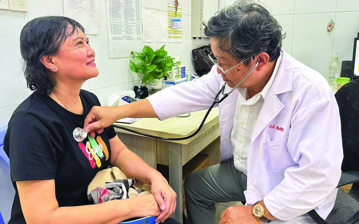 Khám sức khỏe đầu năm học chỉ 15.000 đồng/trẻ: Cần tăng đầu tư cho sức khỏe học đường - Ảnh 2.