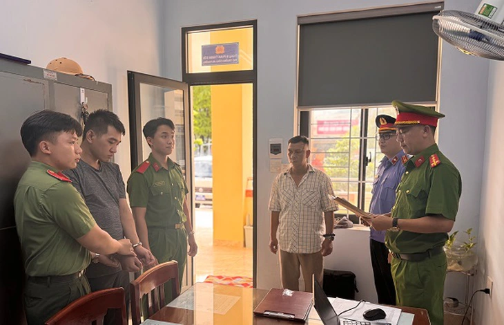 Bắt nghi phạm đốt nhà người tình làm 2 người chết - Ảnh 1.