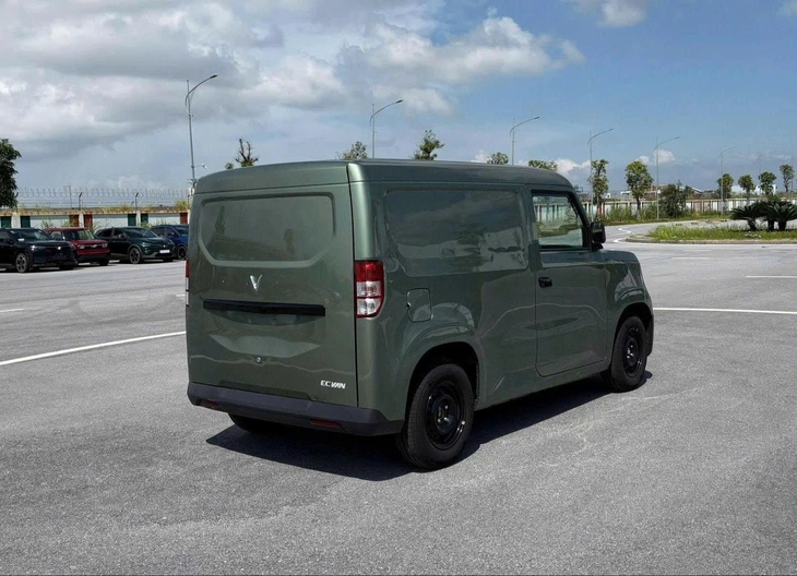 Lộ ảnh không che khoang chở hàng VinFast EC Van: Dung tích 2.600 lít, tải trọng 600kg, không có cửa lùa- Ảnh 4. VinFast EC Van - Ảnh 4.