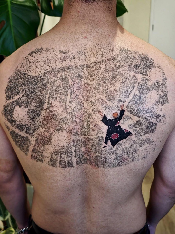 Ảnh vui 30-10: Thanh niên xăm nguyên bản đồ làng Lá lên lưng - Ảnh 1.