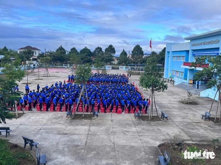 bóp cổ - Ảnh 1.