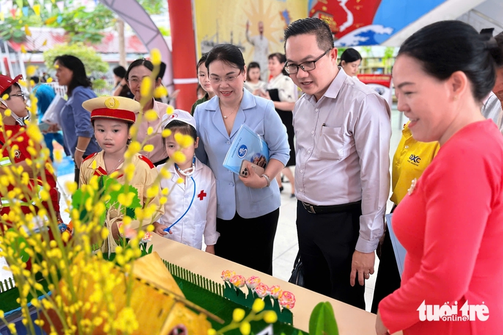 Phường Bình Tây làm mô hình 'chợ thông minh', để chuyển đổi số không chỉ nằm trên giấy - Ảnh 1.
