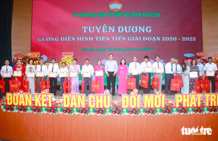 Nữ trưởng ấp ở Củ Chi vận động 140 hộ dân hiến đất làm 3 tuyến đường - Ảnh 5.