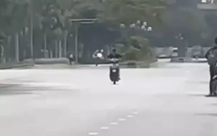 Cảnh sát giao thông tự phạt mình vì người thân mượn xe rồi phạm luật - Ảnh 2.