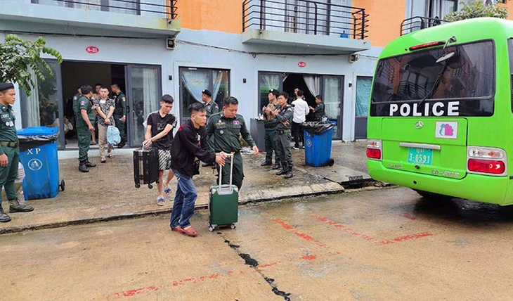 Campuchia truy quét lừa đảo, bắt 65 người nước ngoài  - Ảnh 1. Campuchia truy quét lừa đảo, bắt 65 người nước ngoài - Ảnh 1.