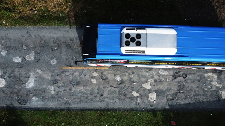 Bạn đọc nói gì về vụ vá ổ gà trên quốc lộ 1 bằng xi măng ở Cà Mau? - Ảnh 1.