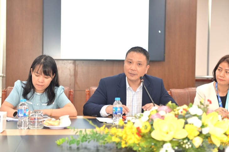 Điện lực TP.HCM đảm bảo cấp điện ổn định cho Nhà máy Intel - Ảnh 1.