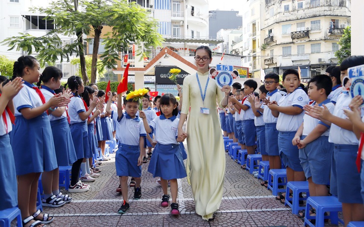 Góp ý dự thảo Văn kiện Đại hội XIV: Không quyết một lần ăn cả đời mà quyết theo vòng đời chính sách - Ảnh 4.