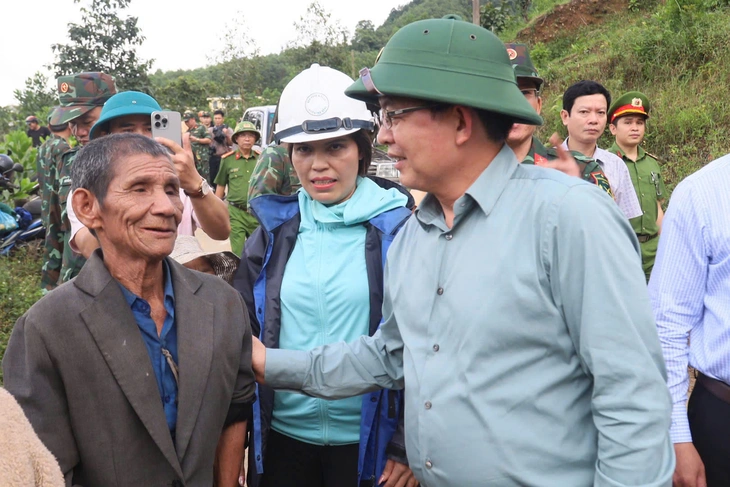 Phó thủ tướng Hồ Quốc Dũng: Quảng Ngãi lo cho dân vùng lũ, khẩn trương thông tuyến - Ảnh 1.