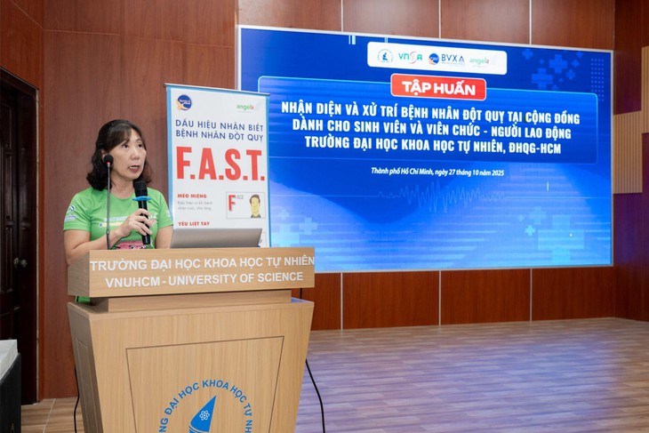 Tập huấn về đột quỵ giúp sinh viên thành 'đại sứ sức khỏe' - Ảnh 1.